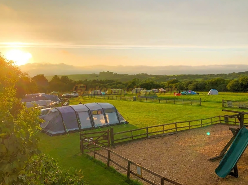 Noteworthy Farm Caravan And Campsite