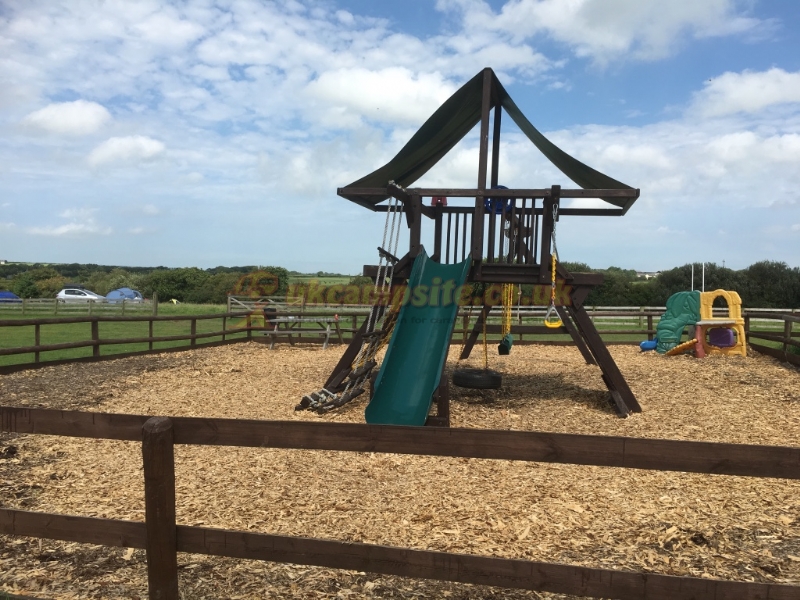 Noteworthy Farm Caravan And Campsite