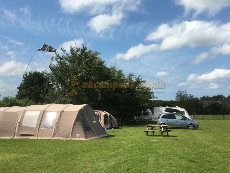 Noteworthy Farm Caravan And Campsite