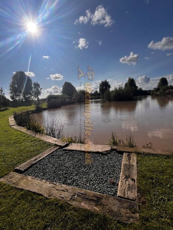 New Farm Caravan Site And Fishery