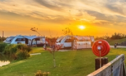 Fields End Water Caravan Park And Fishery