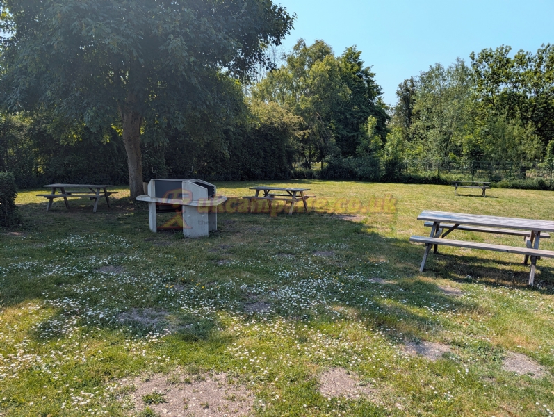 Camping Parc Des Cygnes