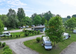 Camping Parc Des Cygnes