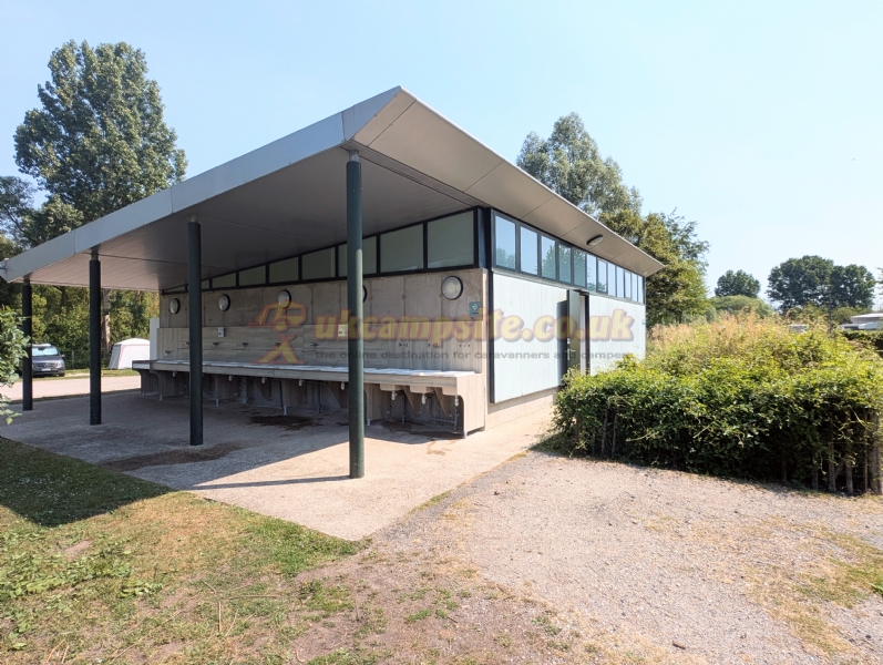 Camping Parc Des Cygnes
