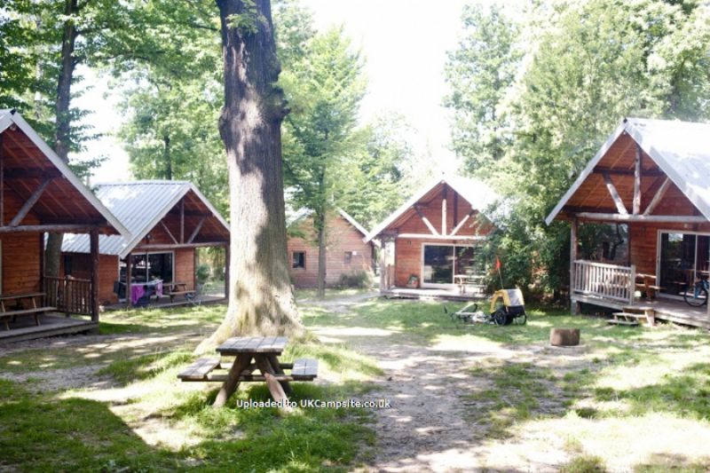 Huttopia Versailles