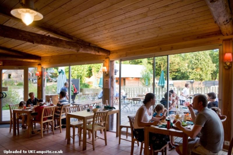 Huttopia Versailles