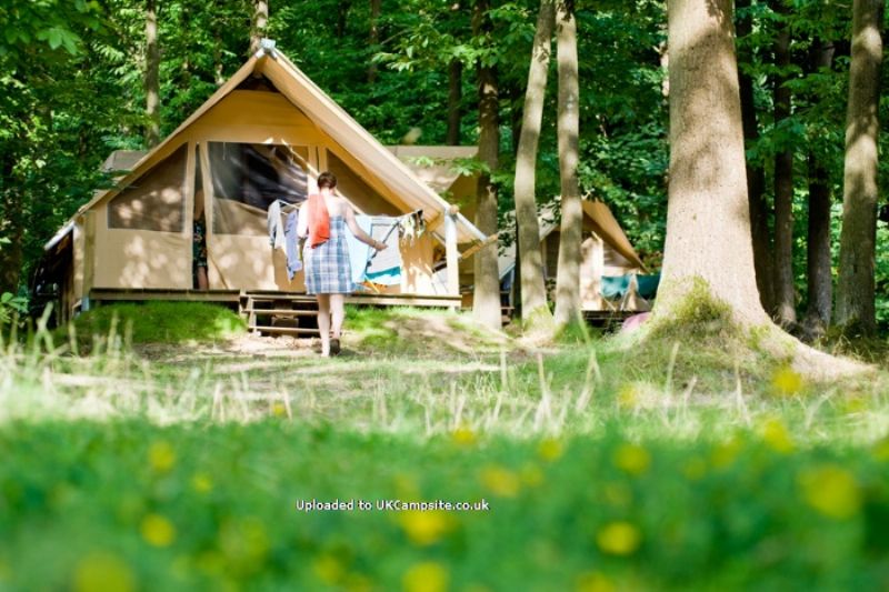 Huttopia Versailles