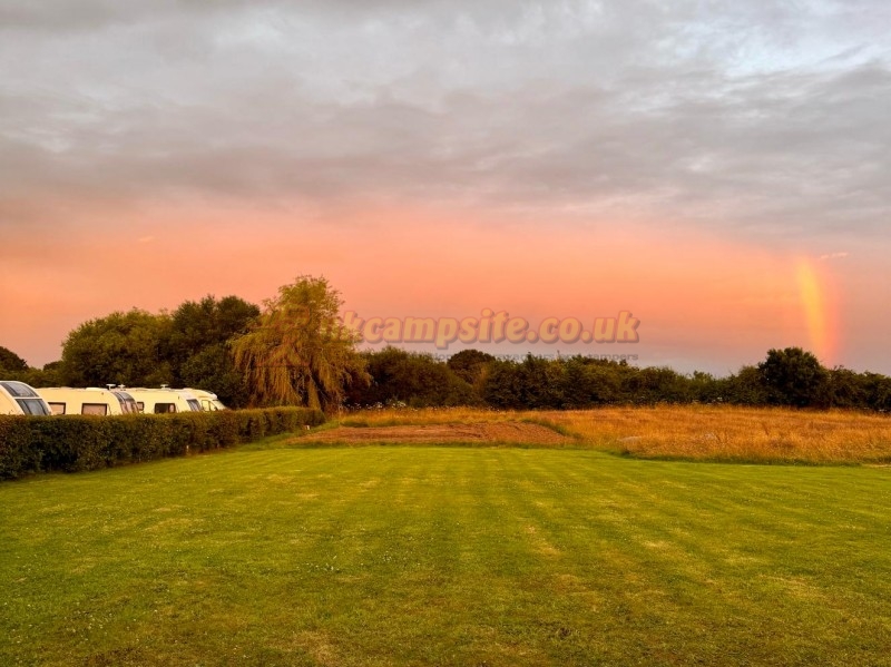 New Farm Caravan Park And Bungalow