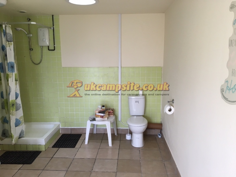 New Farm Caravan Park And Bungalow