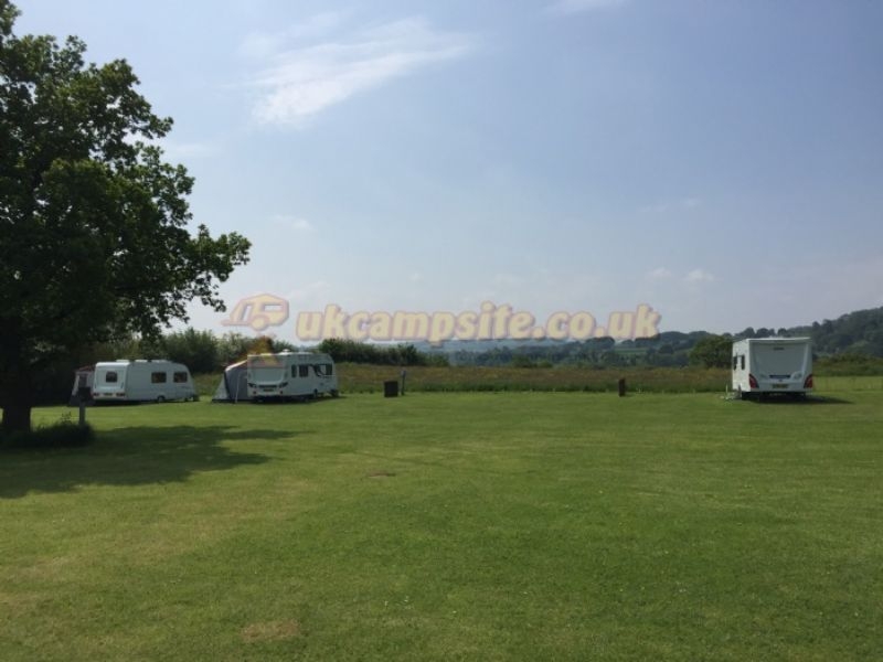 New Farm Caravan Park And Bungalow