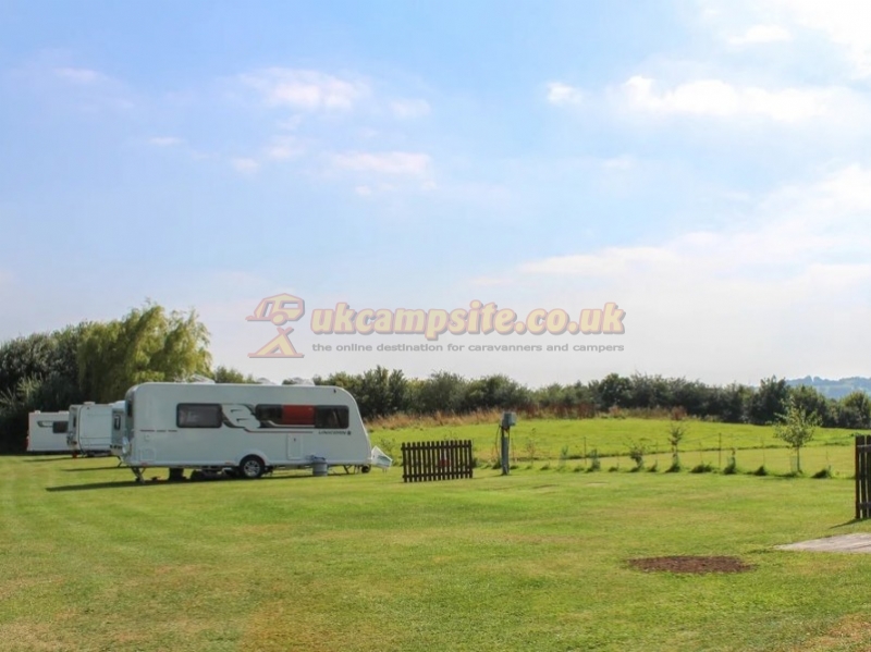 New Farm Caravan Park And Bungalow