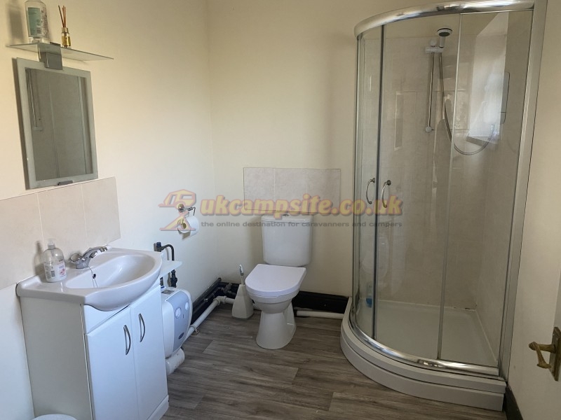 New Farm Caravan Park And Bungalow