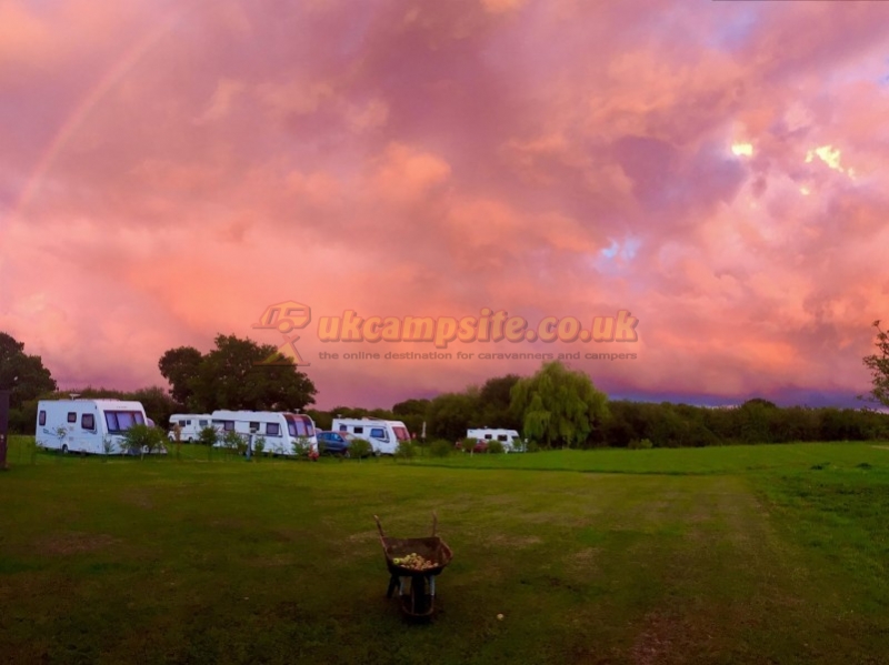 New Farm Caravan Park And Bungalow