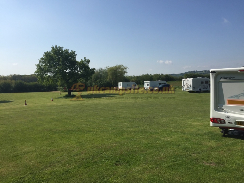 New Farm Caravan Park And Bungalow