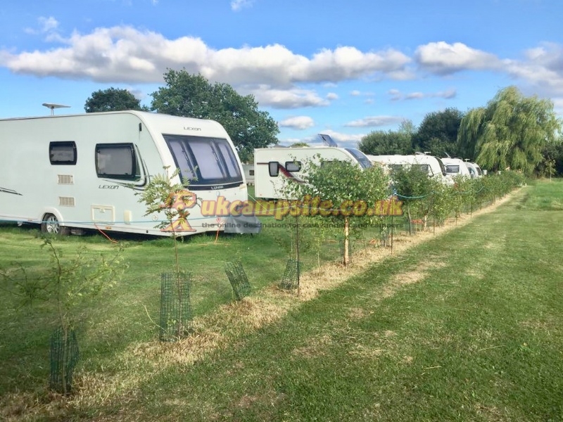New Farm Caravan Park And Bungalow