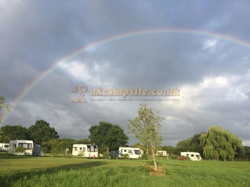 New Farm Caravan Park And Bungalow