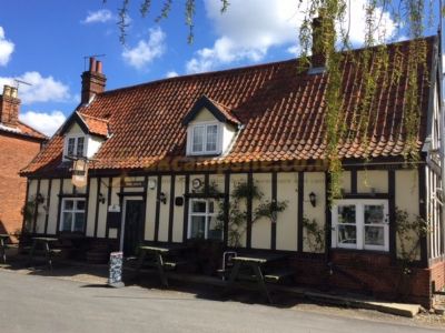 The Queens Head Pub And Glamping