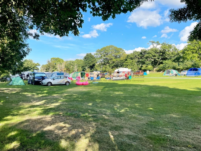 Gwersyllfa Pant Yr Onnen Lakeside Campsite