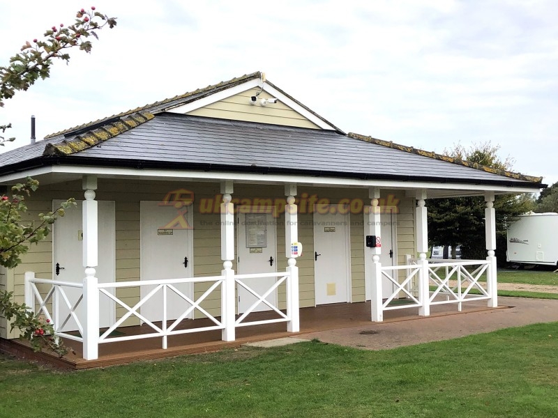 Petwood Camping And Caravan Park