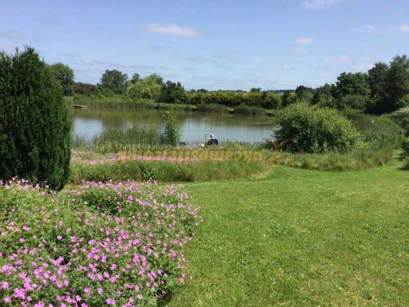 Horseshoe Lake Fishing And Caravan Site