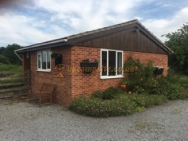 Horseshoe Lake Fishing And Caravan Site