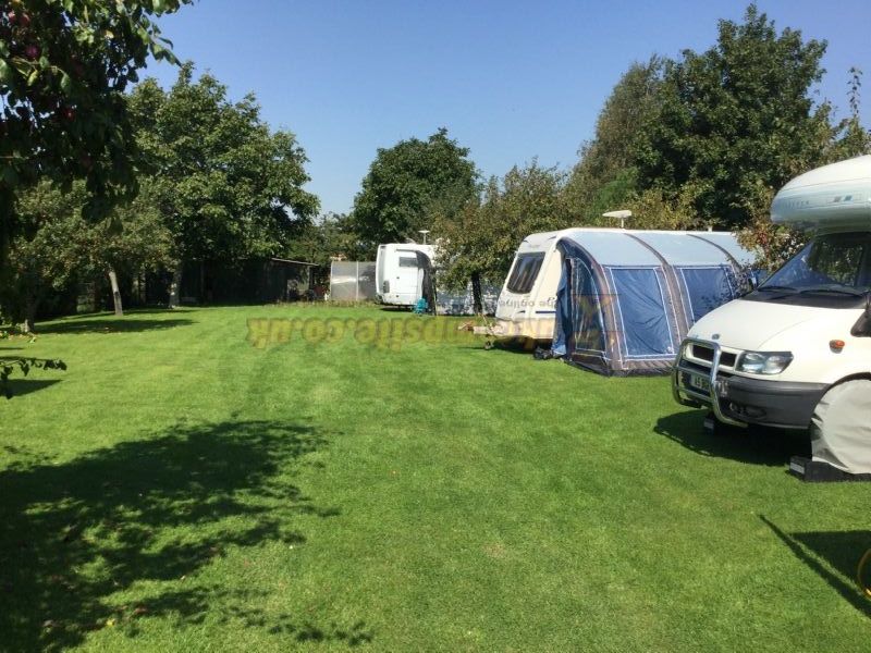 Horseshoe Lake Fishing And Caravan Site