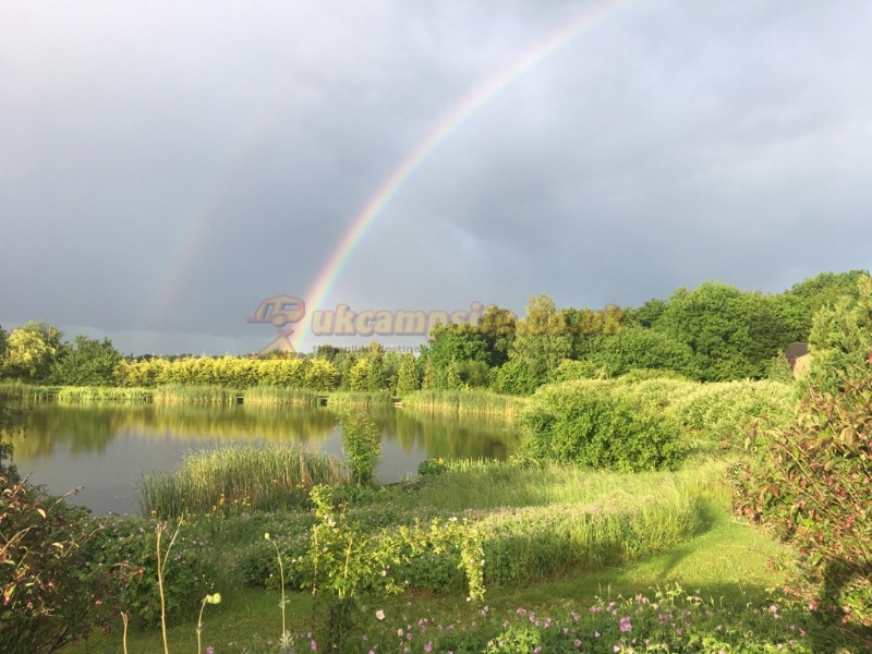 Horseshoe Lake Fishing And Caravan Site