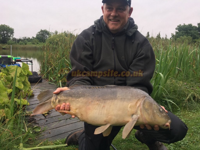 Horseshoe Lake Fishing And Caravan Site