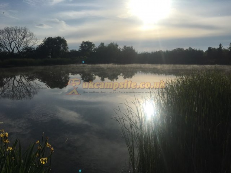 Horseshoe Lake Fishing And Caravan Site