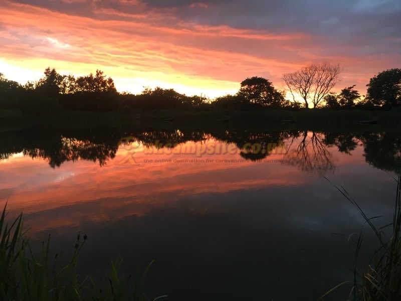 Horseshoe Lake Fishing And Caravan Site