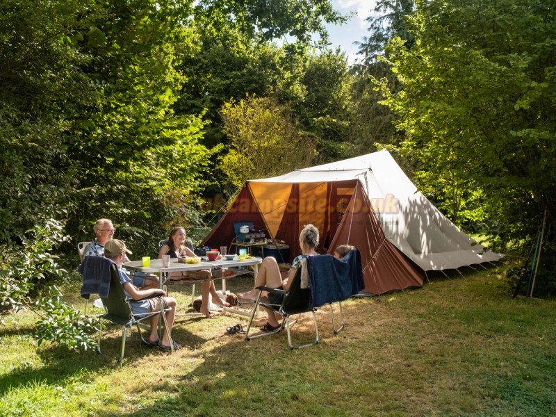 Camping Huttopia Baie Du Mont St Michel