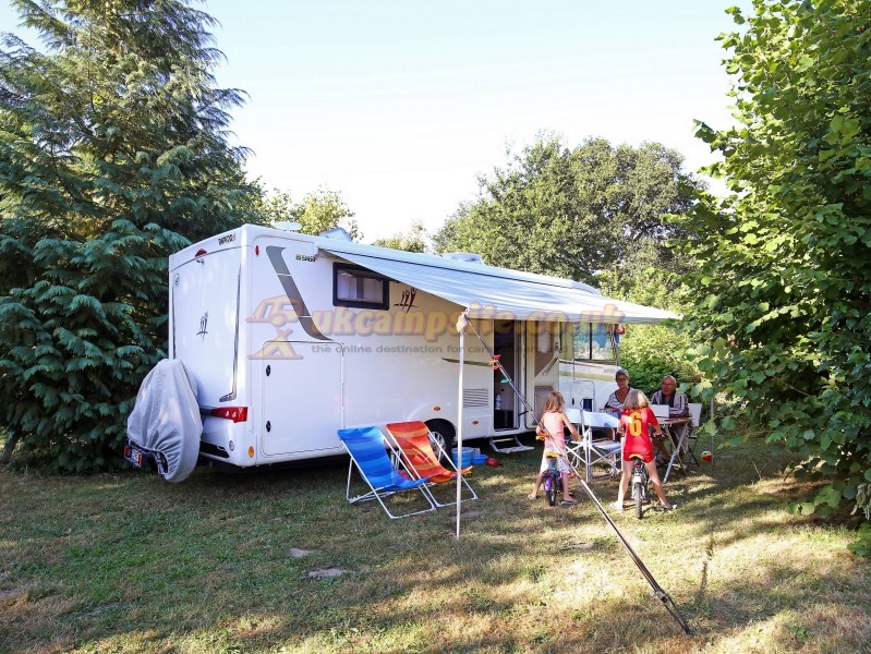 Camping Huttopia Baie Du Mont St Michel