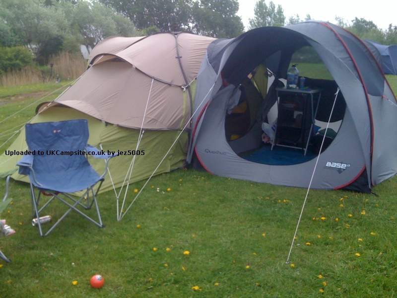 quechua base seconds pop up camping shelter